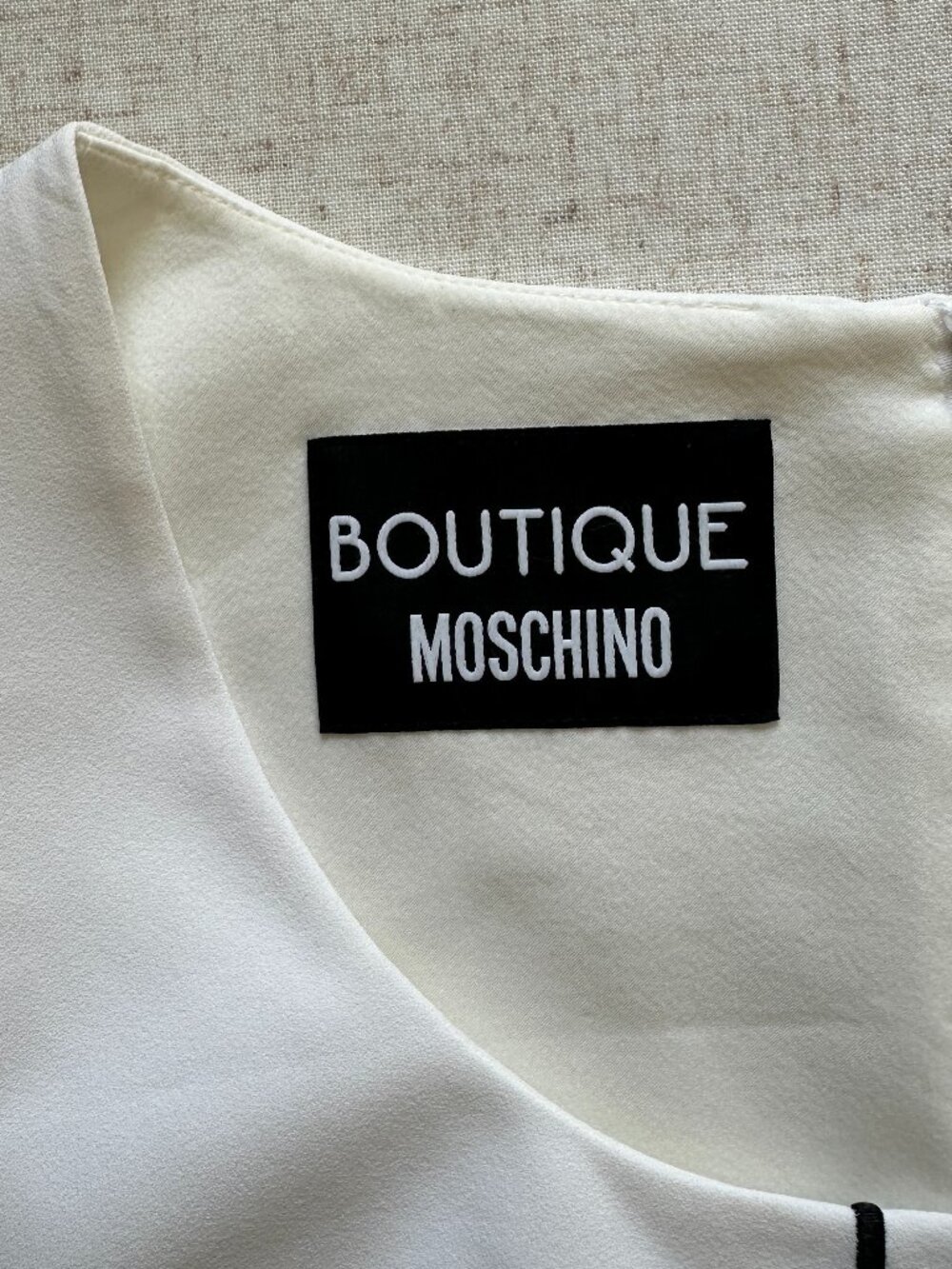 Boutique Moschino White Violin Embroidered Shift Dress US 2 Italy 36 - Picture 8 of 13